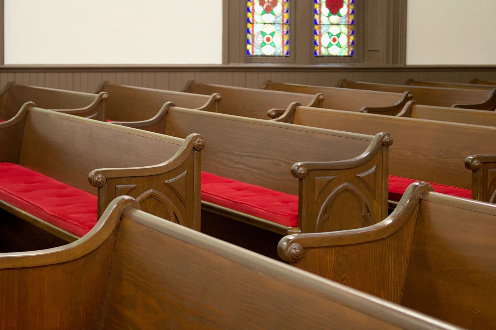 A $100 online gift costs a church about $2.30 to $5.29 in fees. Here is what each giving platform takes